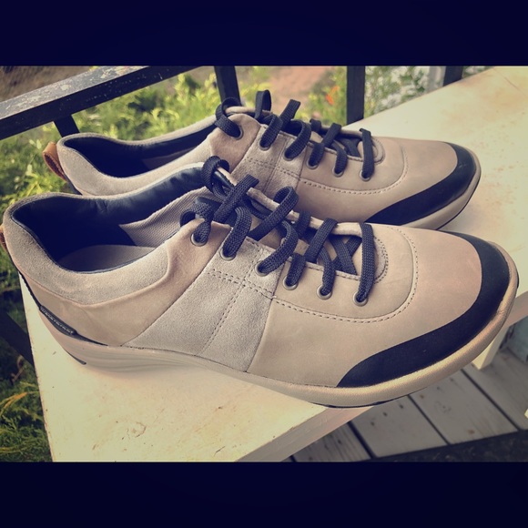 clarks ladies waterproof walking shoes